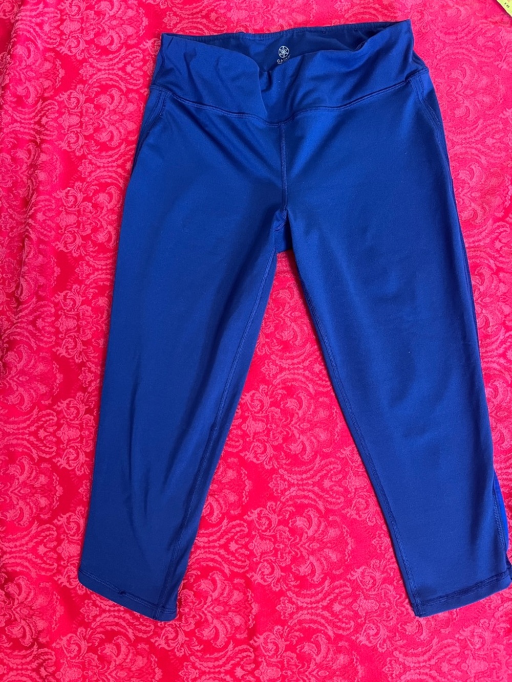 Gaiam Performance Capri Leggings Women's Large Navy Blue Yoga Athletic Cropped